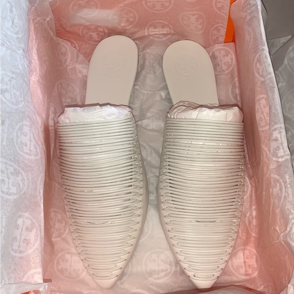 Tory Burch, Sienna Flat/Mules, White Leather, Sz 10.5, NWB - Picture 4 of 10
